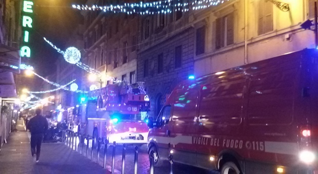 Roma, fiamme in un appartamento: paura in centro storico - Il Messaggero