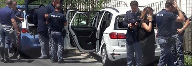 La polizia di Viterbo ha bloccato l'auto in fuga dopo un lungo inseguimento