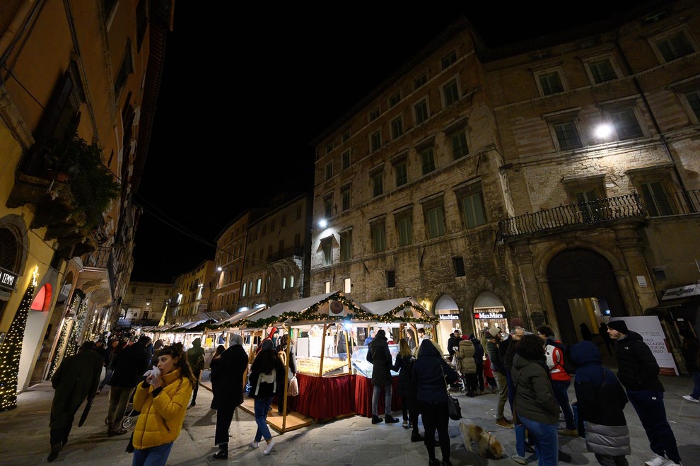 Antipasto Di Natale Umbria.Perugia Addobbi Di Natale Mai Pagati Tocca Agli Avvocati