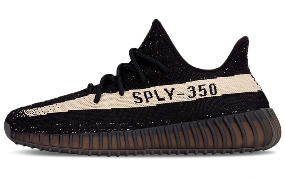 Tutti pazzi per le Yeezy, sold out le scarpe di Kanye West: sul web il  prezzo arriva a 800 euro