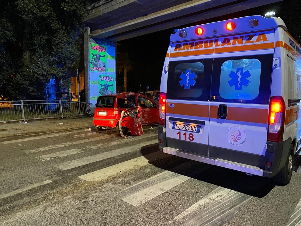 Incidente alla rotatoria: muore ragazza di 17 anni di Termoli, feriti tre  amici