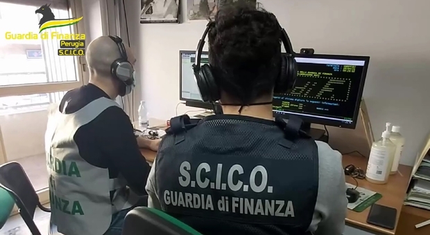 Blitz della Guardia di Finanza di Perugia: arrestati due imprenditori e un consulente del lavoro per fatture false e autoriciclaggio. Sequestrato un milione
