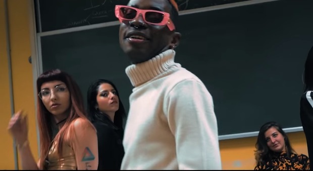 Bello Figo, video scandalo nell'Università di Pisa: il rapper denunciato
