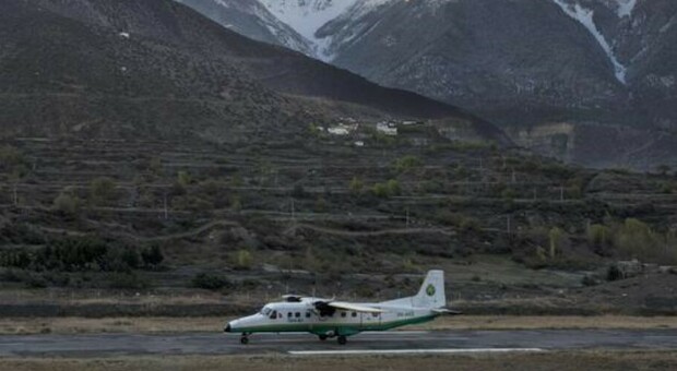 Nepal, aereo scompare dai radar dopo il decollo: a bordo 22 persone