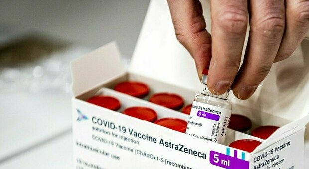 AstraZeneca, l'Aifa: «No al vaccino in caso di trombosi dopo la prima dose»