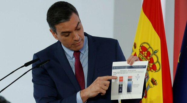 Spagna, Covid come l'influenza. Il primo ministro Sanchez: «Andiamo verso endemia, è ora di cambiare approccio»