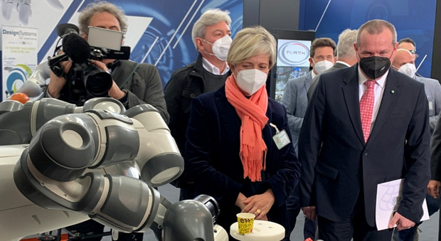 Un robot al Demonstration Center promosso da Confindustria Chieti Pescara, Fameccanica, AB.Side e Fraunhofer Italia