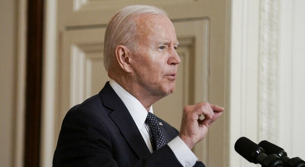 Biden e le stragi: «Dobbiamo vietare le armi d'assalto, troppe le carneficine»