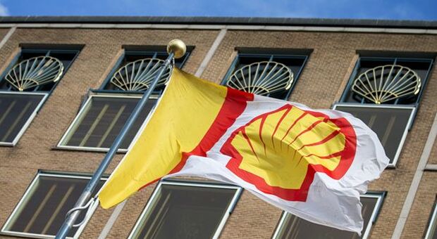 Shell si ritira da attività gas e petrolio in Russia