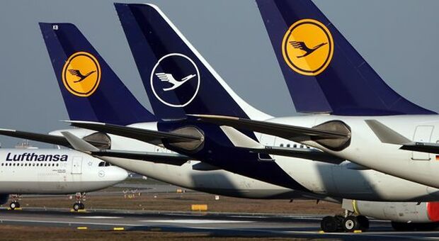 Lufthansa punta a rimborsare parte degli aiuti del governo prima di settembre