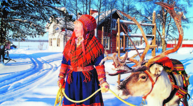 donna Sami nei pressi di Inari