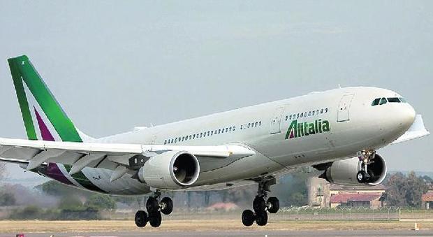 Alitalia, la flotta sarà ridotta a 70 aerei: Cig e scivoli per il personale