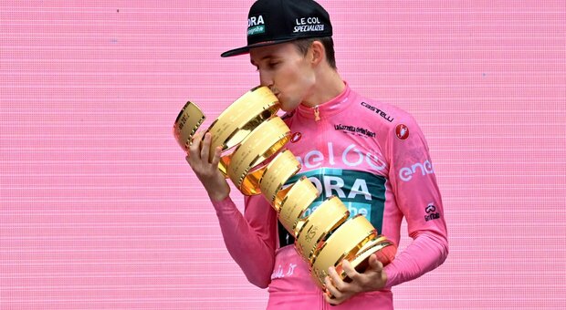 Il Giro d'Italia 2022 è di Jai Hindley, ultima passerella per Vincenzo Nibali a Verona