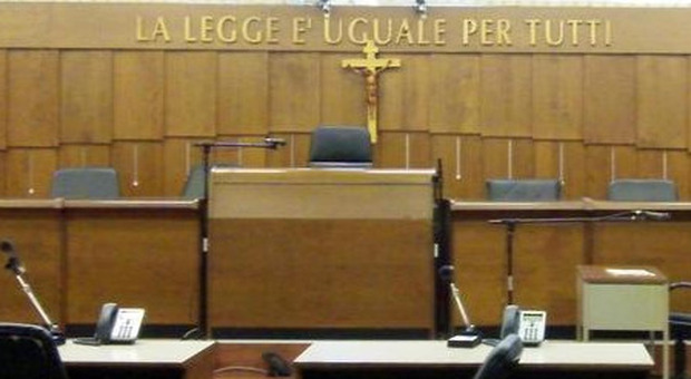 Roma, la coppia che terrorizzava i condomini dei Parioli a processo per stalking: per 14 anni hanno ricattato il palazzo