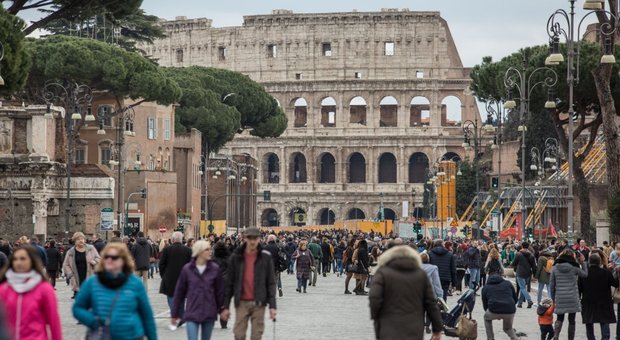 Roma, tutti pazzi per il Colosseo: l'Anfiteatro Flavio è l'attrazione più popolare del mondo