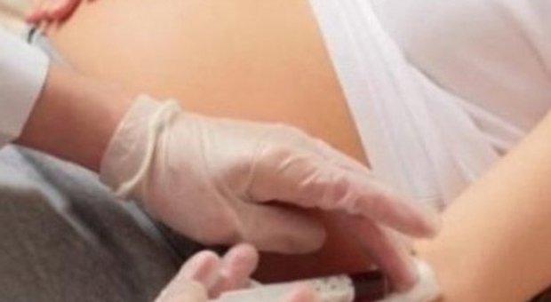 «Feti sani dopo l'aborto», è allarme: flop del test del sangue alle mamme