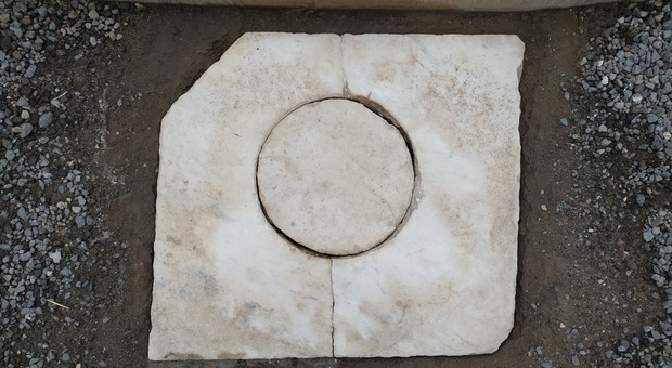 Pompei, rubato "chiusino" in marmo dalla Domus di Sirico. «Furto strano, difficile da rimuovere»
