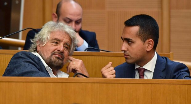 Beppe Grillo: «Di Maio? Gigino a cartelletta». Poi blinda il doppio  mandato: «È la luce nella tenebra»