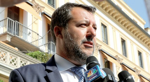Gli schiaffi a Salvini e i dubbi dei big. Ma nella Lega non si trova uno sfidante