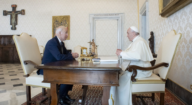 Asse tra il Papa e Biden che incassa il permesso di fare la comunione nonostante le posizioni abortiste