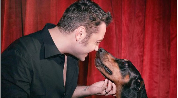 Tiziano Ferro con il suo cane (Instagram)