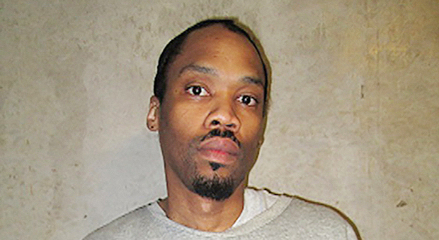 Julius Jones, pena di morte commutata a poche ore dall'esecuzione. Da Kim Kardashian alla Nba, la gioia dei vip