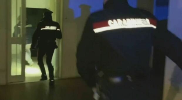 Festa e balli nella casa vacanza a Silvi: multati setti ragazzi di Pescara