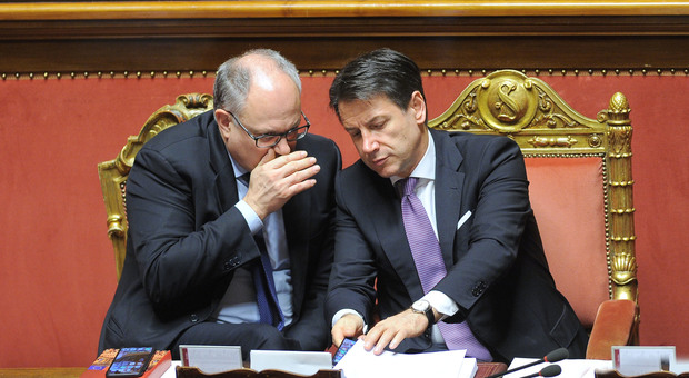 Nella foto da sinistra Roberto Gualtieri ministro dell'Economia e Giuseppe Conte, presidente del Consiglio
