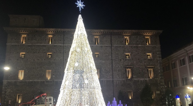 Terni, dalle luminarie al Capodanno in piazza: i ritardi, la delibera bloccata, i luoghi della cultura chiusi