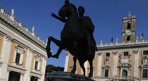 Roma, Raggi, impegno prima del voto: «Faremo duemila assunzioni»