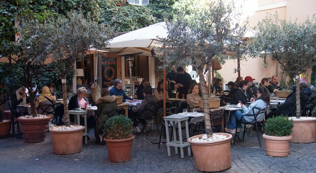 Il caro-bollette si abbatte su bar e ristoranti in crisi: a Roma rischiano la chiusura in 1.500