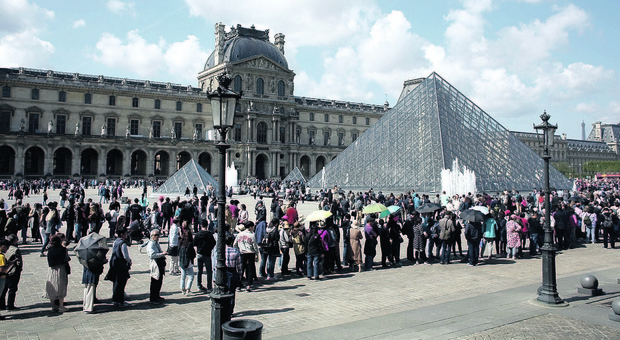 Troppi visitatori, Louvre costretto a chiudere: da ottobre obbligo di prenotazione