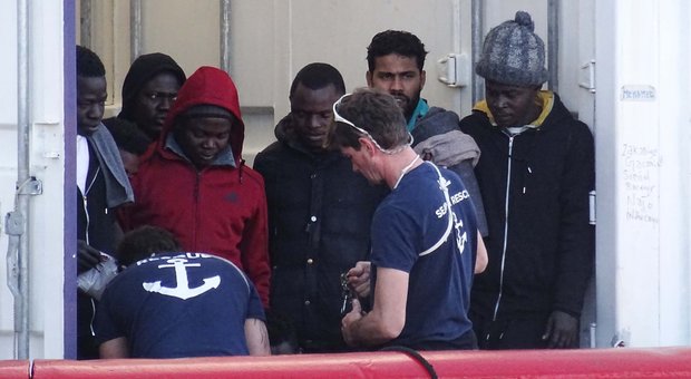 Motovedette e radar: accordo con la Libia per fermare i migranti