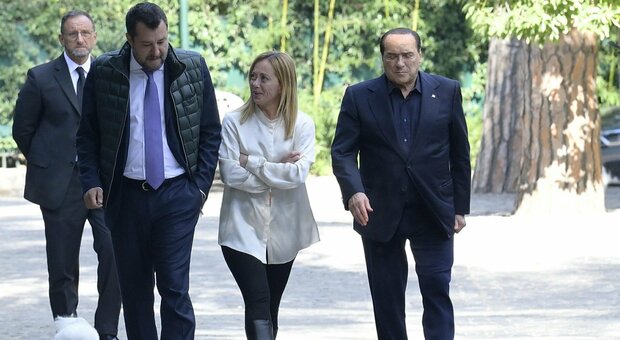 Salvini e Meloni concedono l'ultima chance a Berlusconi: tra una settimana il piano B