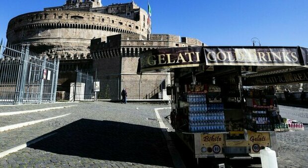 Roma, racket bancarelle: gli ambulanti costretti a cedere il sussidio Covid