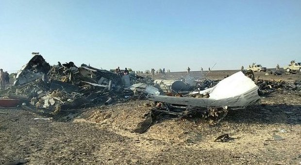 Egitto, il mistero dell'aereo russo caduto in Sinai: guasto, missile o kamikaze