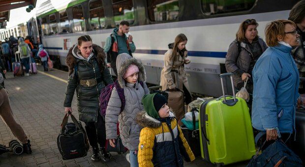 Ucraina, italiana si offre di ospitare due giovani ma poi rifiuta: «Profughi sì, neri no»