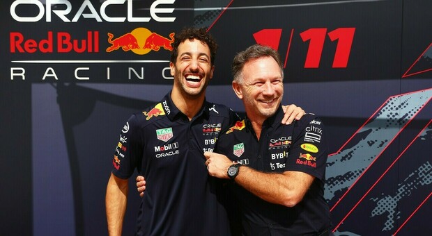 Nella foto, Ricciardo e Horner