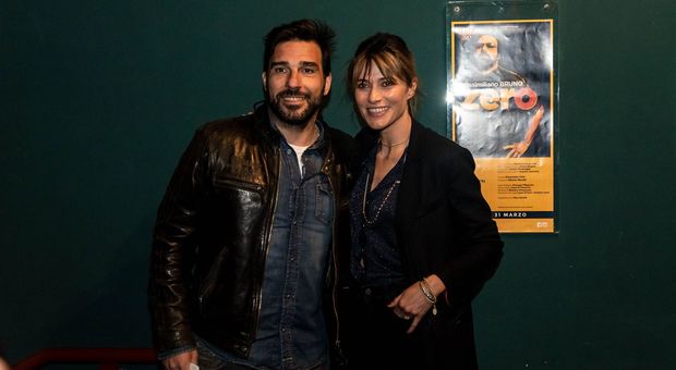 Folla di amici per la prima di "Zero": Edoardo Leo e Anna Foglietta per una notte di teatro in giallo