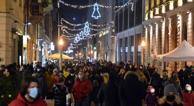 Luminarie a basso costo, a Terni è salvo il Natale