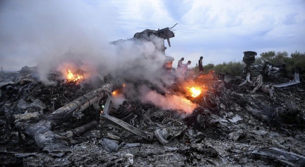Paesi Bassi, via al processo per l'abbattimento dell'MH17, morirono 298 persone: per la prima volta si procede per omicidio