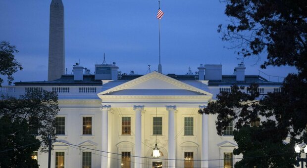 Usa, l'ultima scortesia di Trump: ad accogliere i coniugi Biden sarà l'usciere della Casa Bianca