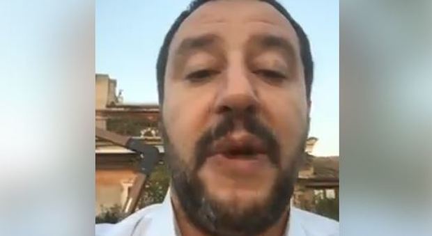 Salvini in diretta Facebook: «Basta insulti e minacce»