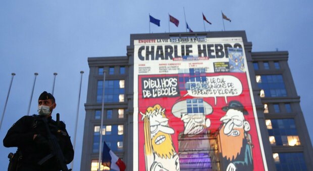 Charlie Hebdo sotto attacco hacker: aperta un'inchiesta. Minacciato anche un vignettista italiano