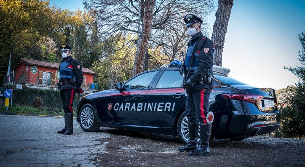 Covid, controlli dei carabinieri: 10 sanzioni, multato anche un bar, chiusa macelleria