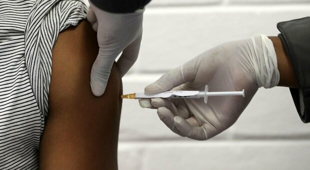 Influenza, ecco perché bisogna vaccinarsi: il messaggio di virologi e infettivologi