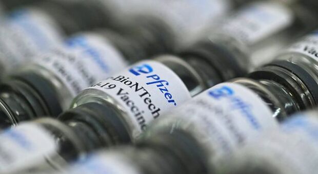 Pfizer-BioNTech, terza dose aumenta anticorpi contro Covid e variante Delta