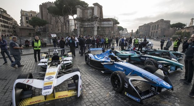 Roma, attesa per il Gran Premio di Formula E: all'Eur hotel già pieni e in tribuna si aspettano Max Biaggi e Alberto di Monaco