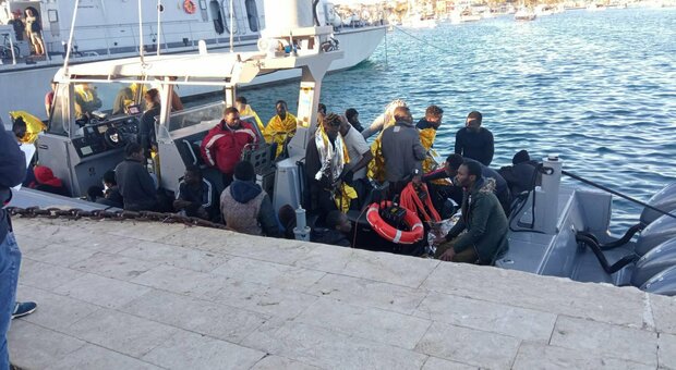 Lampedusa, naufragio al largo dell'isola: grave un bambino di pochi mesi