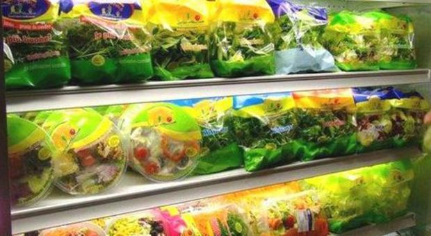 Verdure in busta, da domani nuove regole: occhio ai frigoriferi di negozi e supermercati